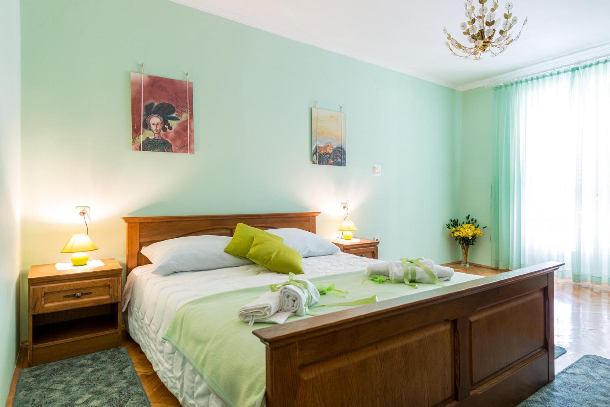 Apartments And Room Lora