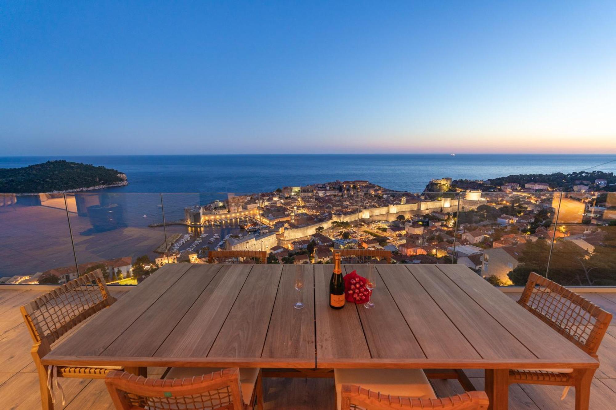 Kings Landing 5 Stars Penthouse Apartment *