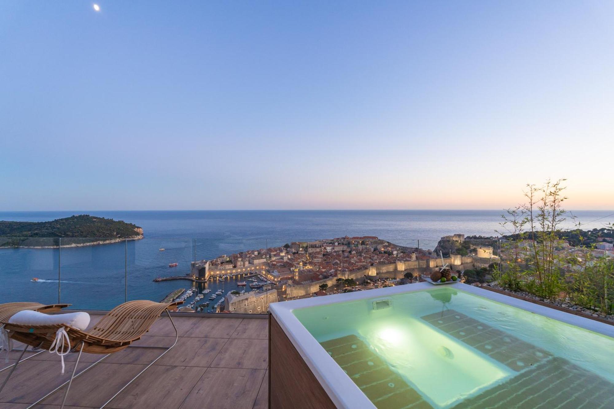 Kings Landing 5 Stars Penthouse Apartment *
