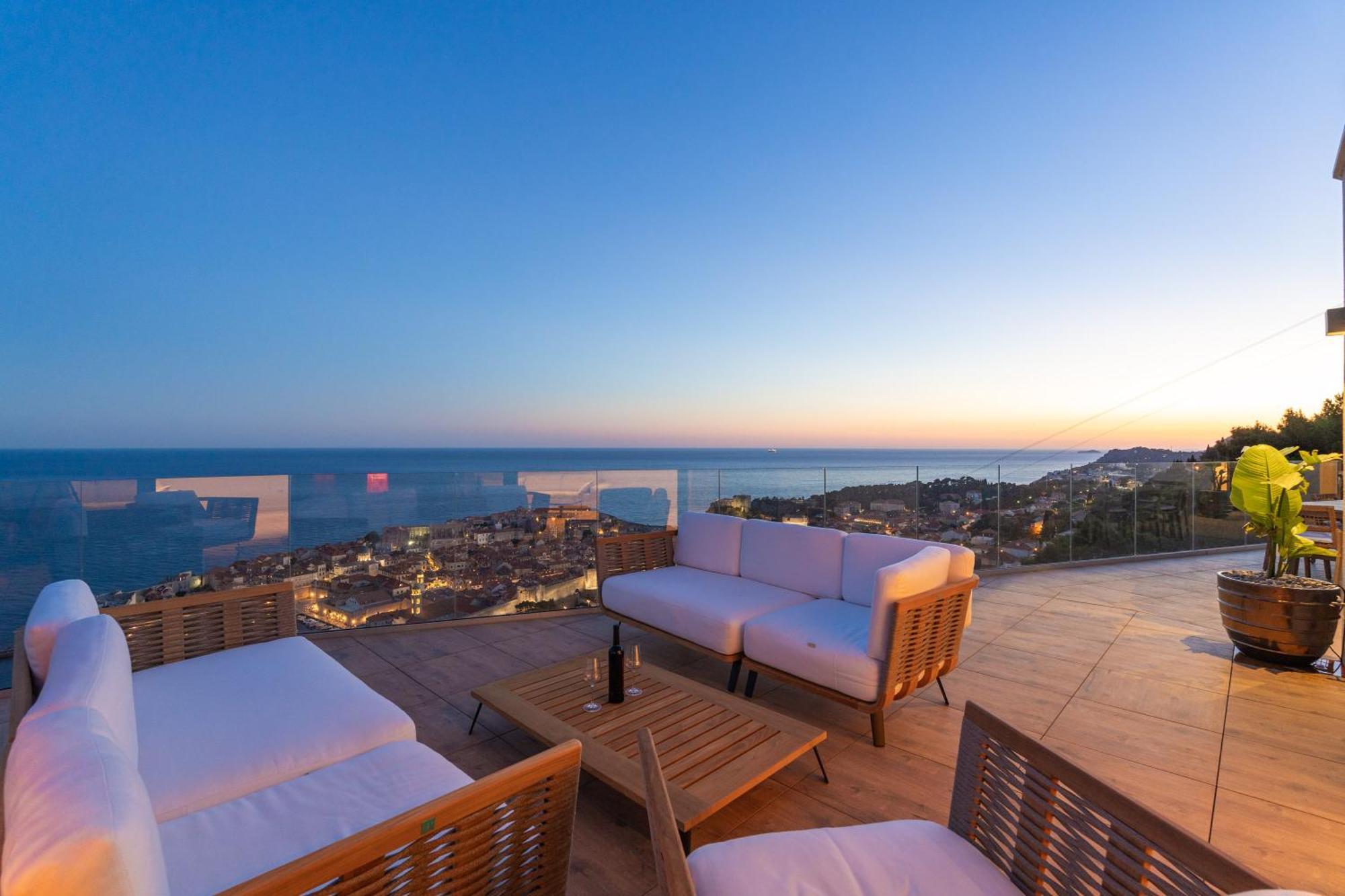 Kings Landing 5 Stars Penthouse