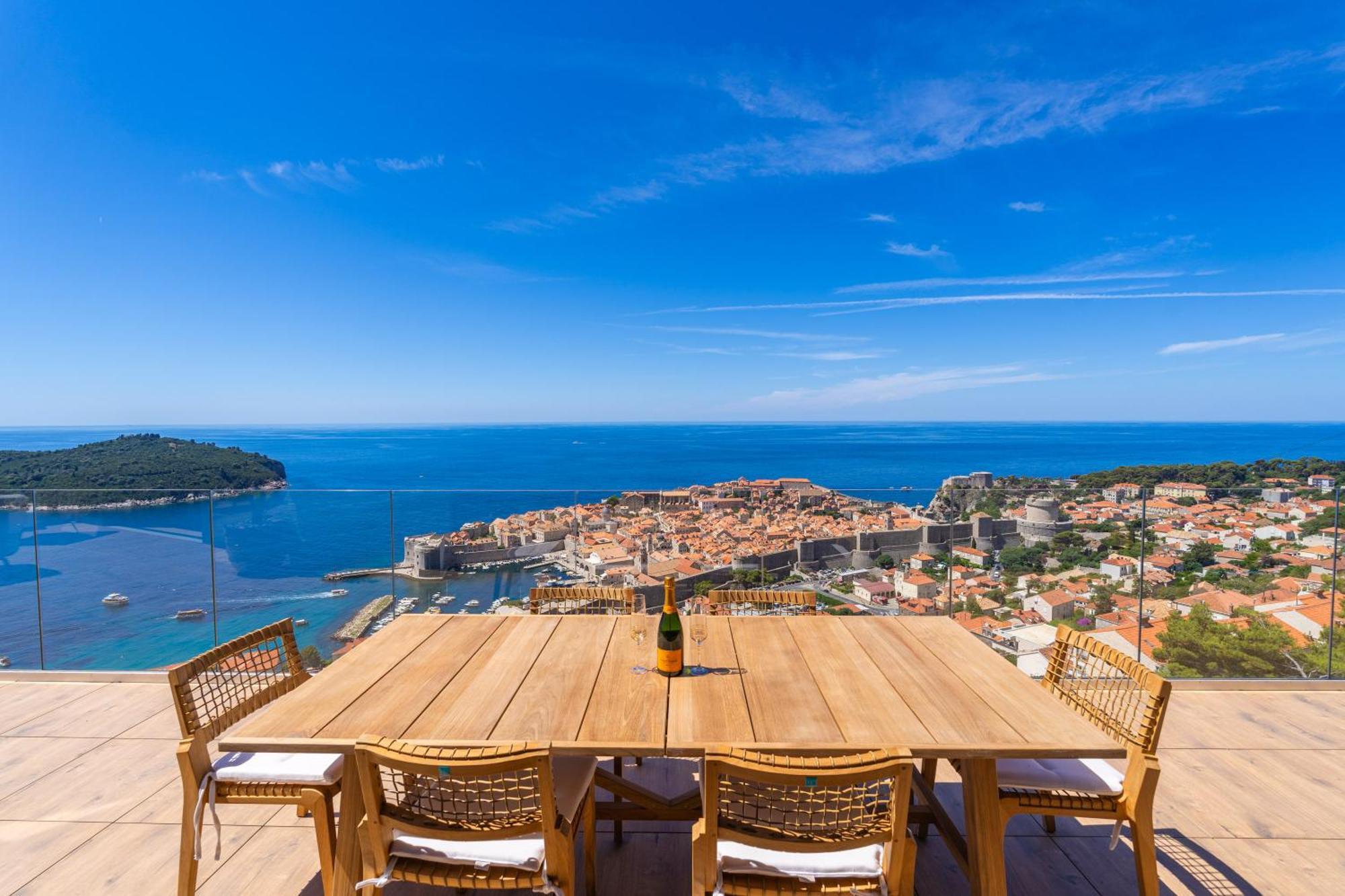 Kings Landing 5 Stars Penthouse Apartment