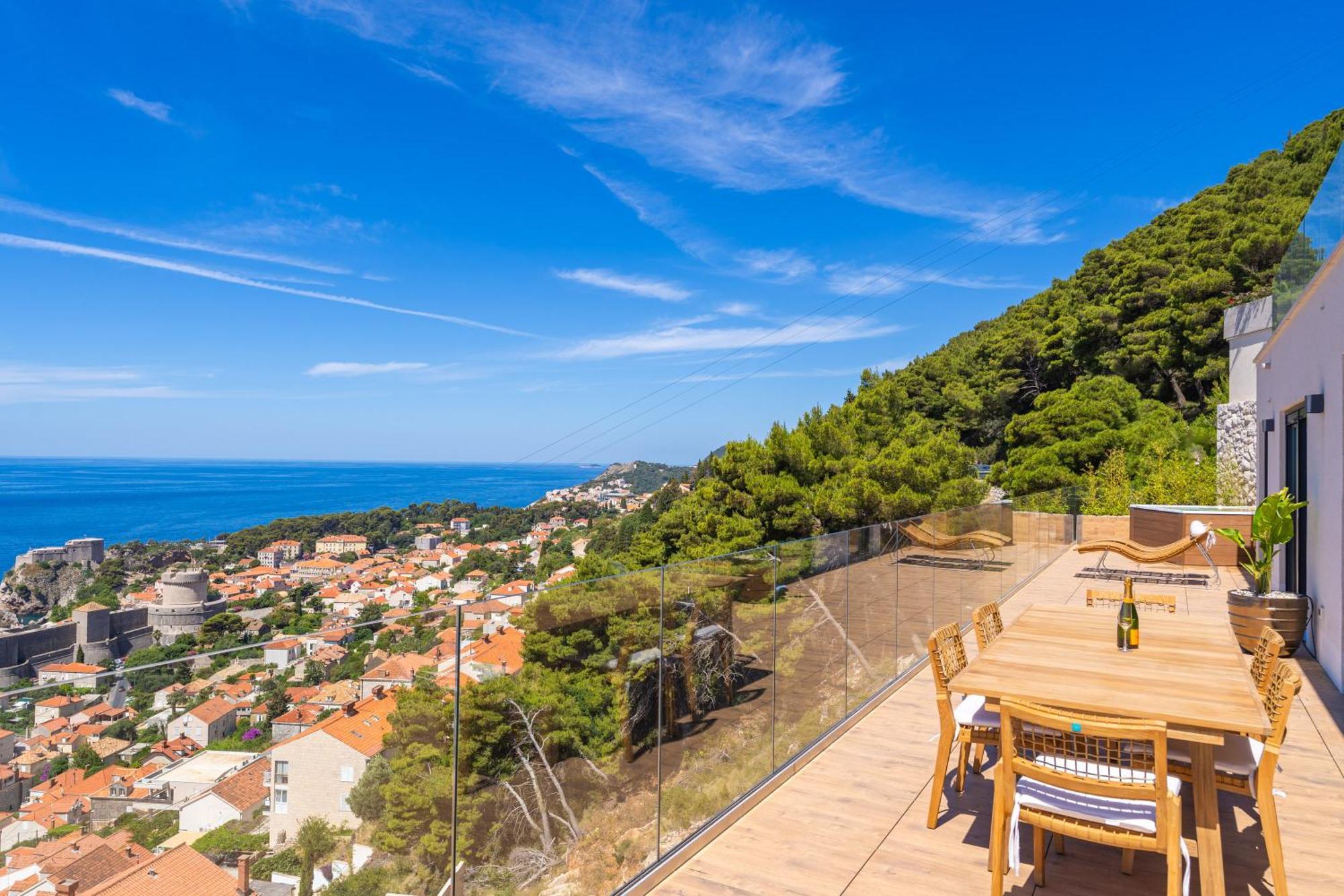 Kings Landing 5 Stars Penthouse Apartment