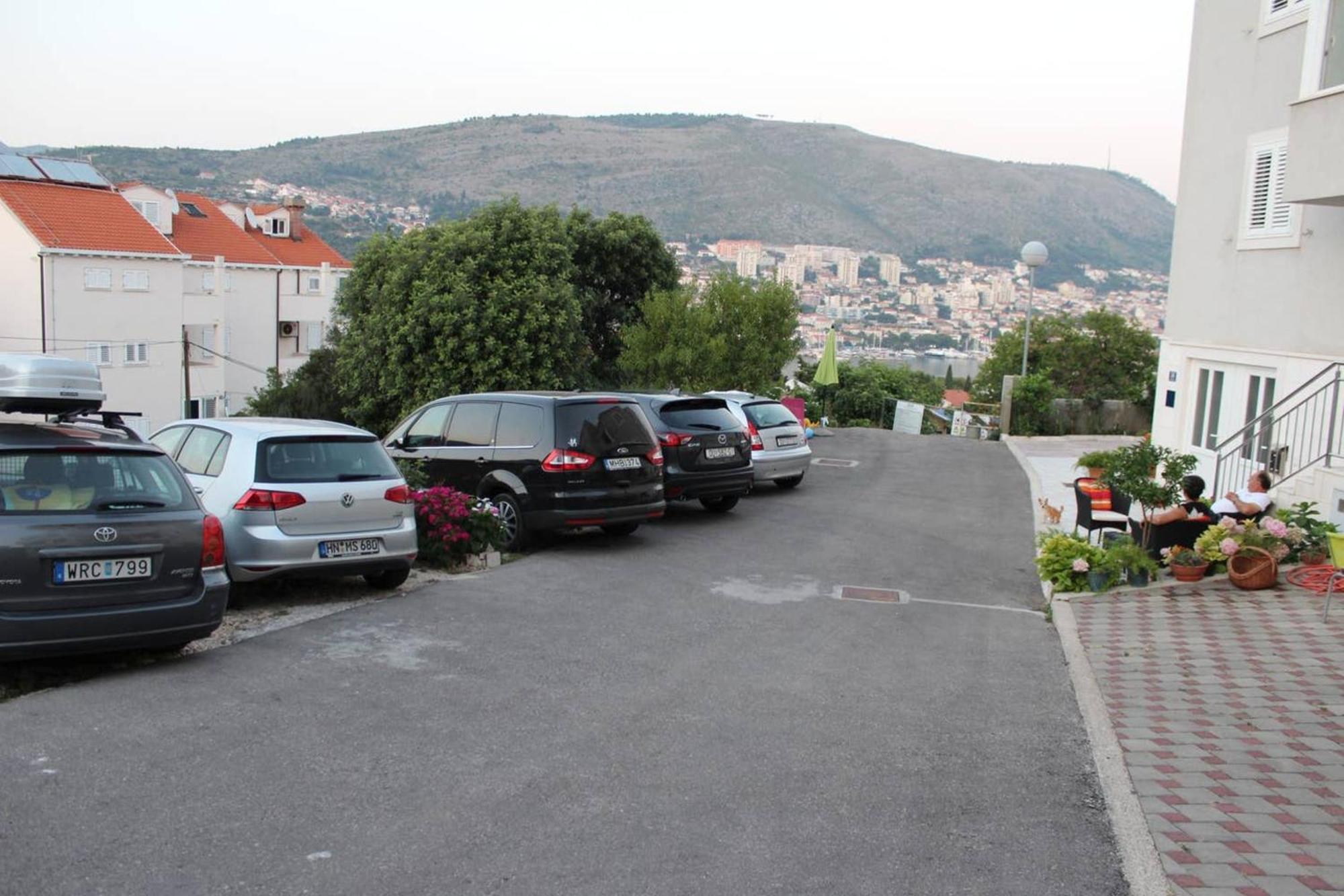 Charming In | 40 M² | Parking Included Apartment