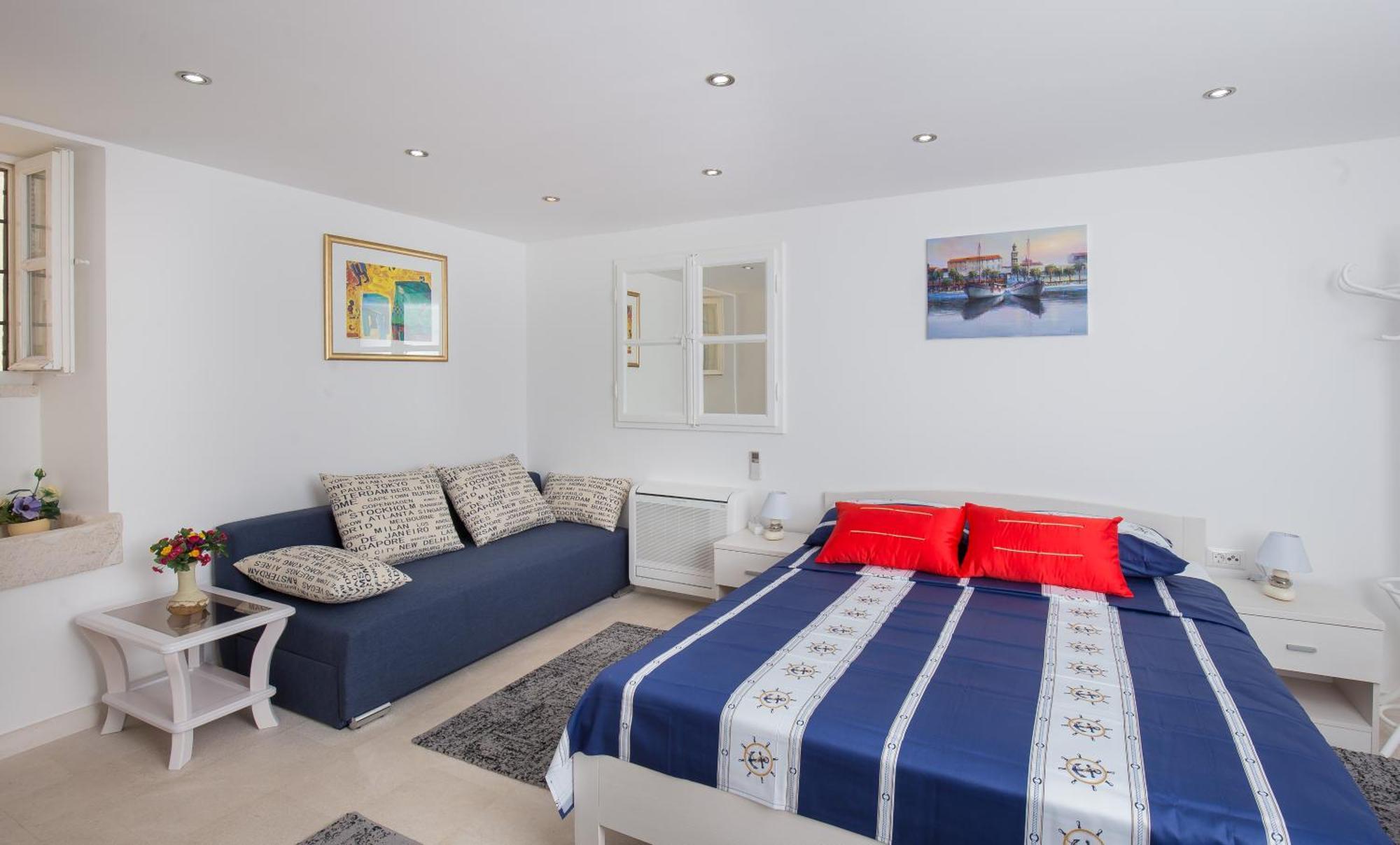 Palace La Strada Apartment *