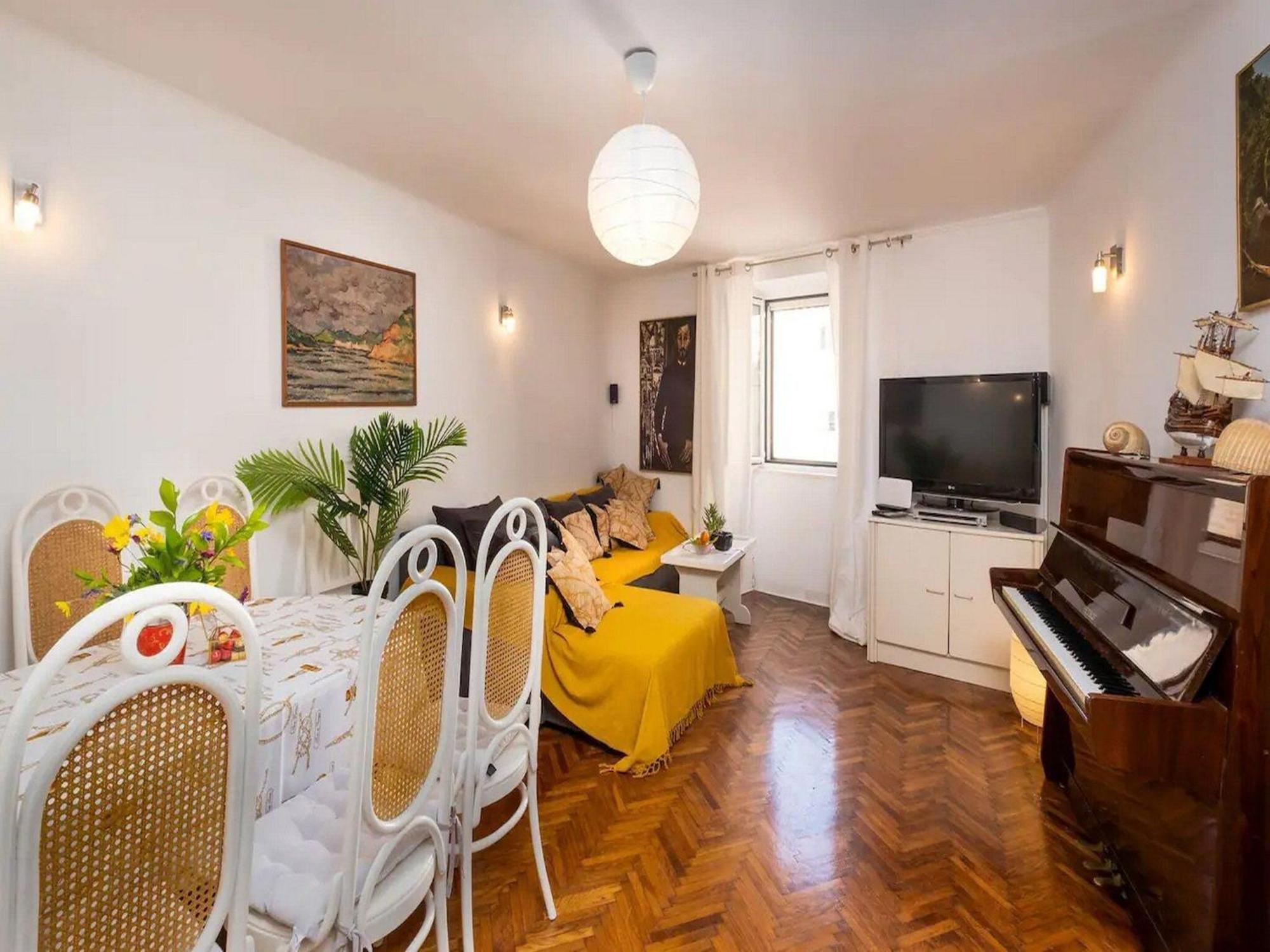 Jany - Two Bedroom With View Apartment *