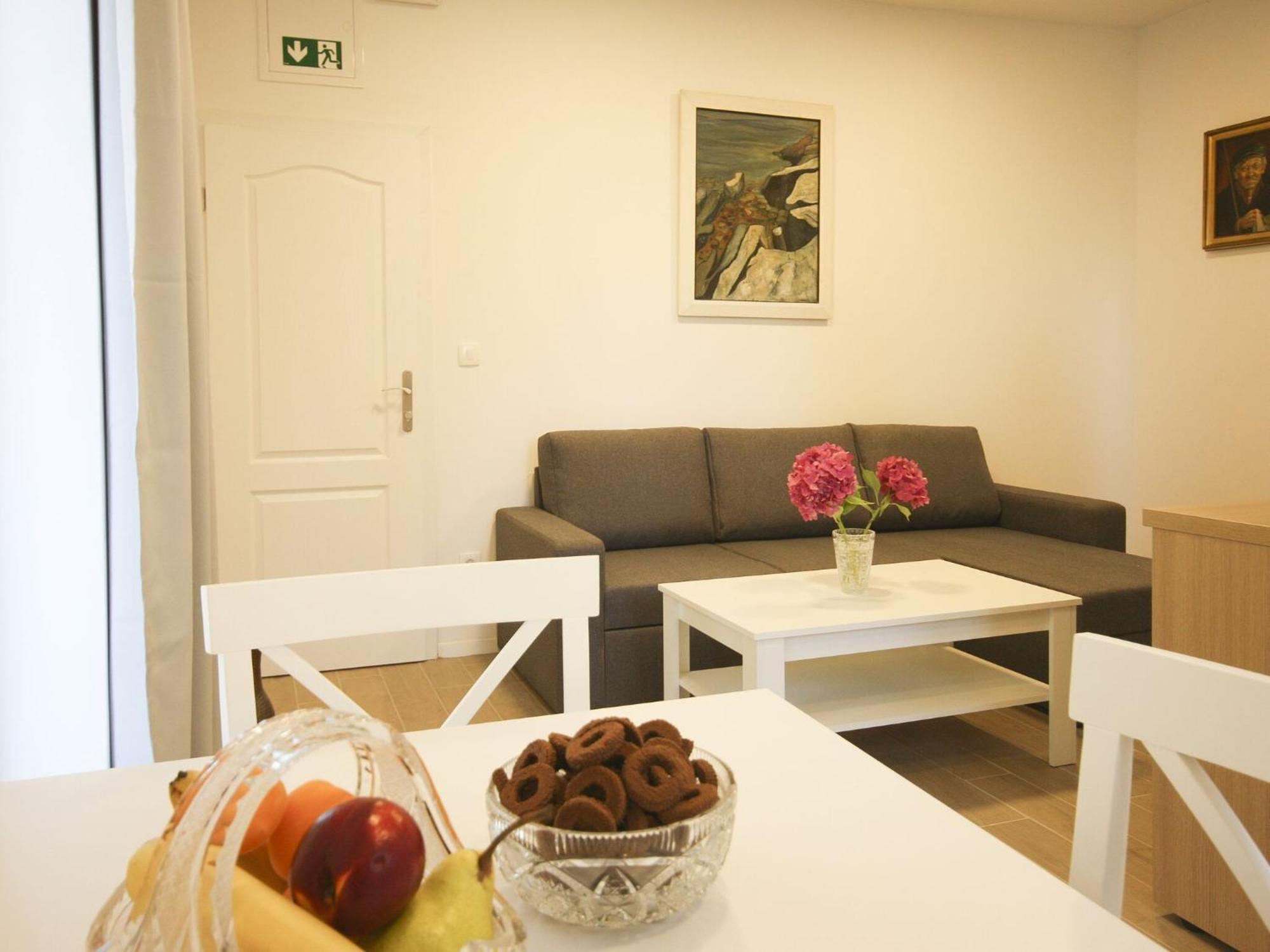 Goge - One-bedroom With Balcony Apartment *
