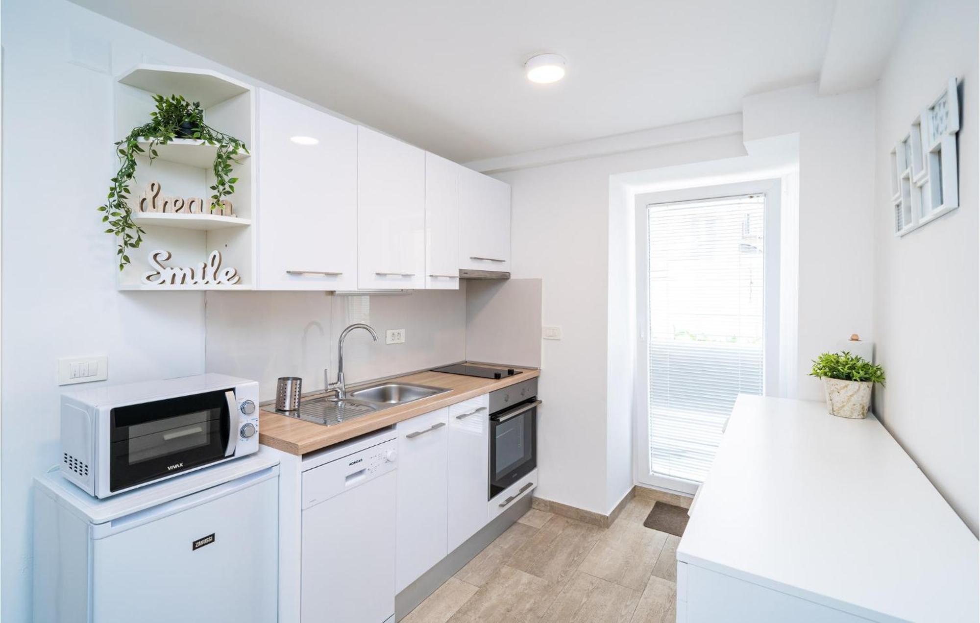 Nice In With Kitchen Apartment