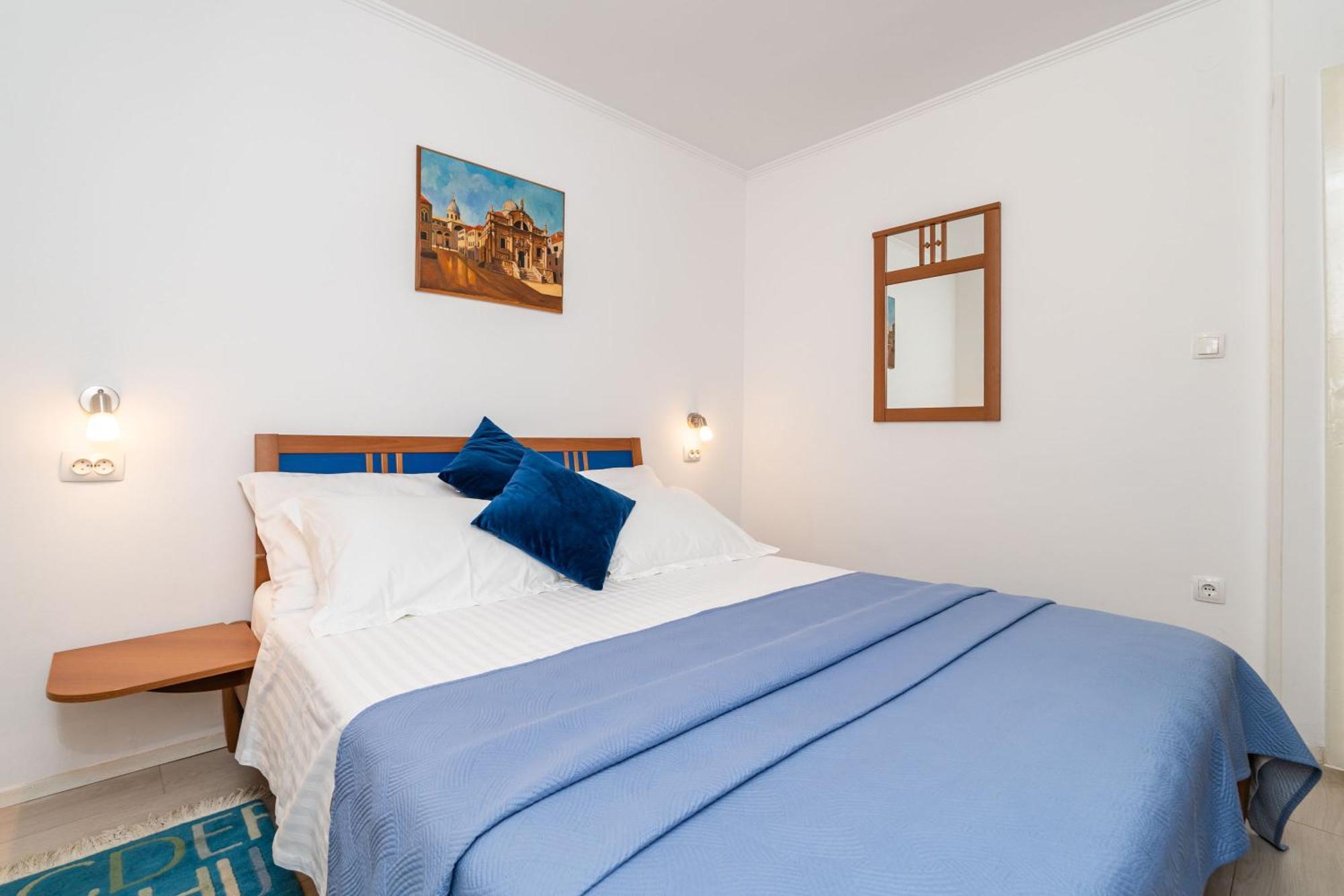 Guest house Apartments And Room Lora
