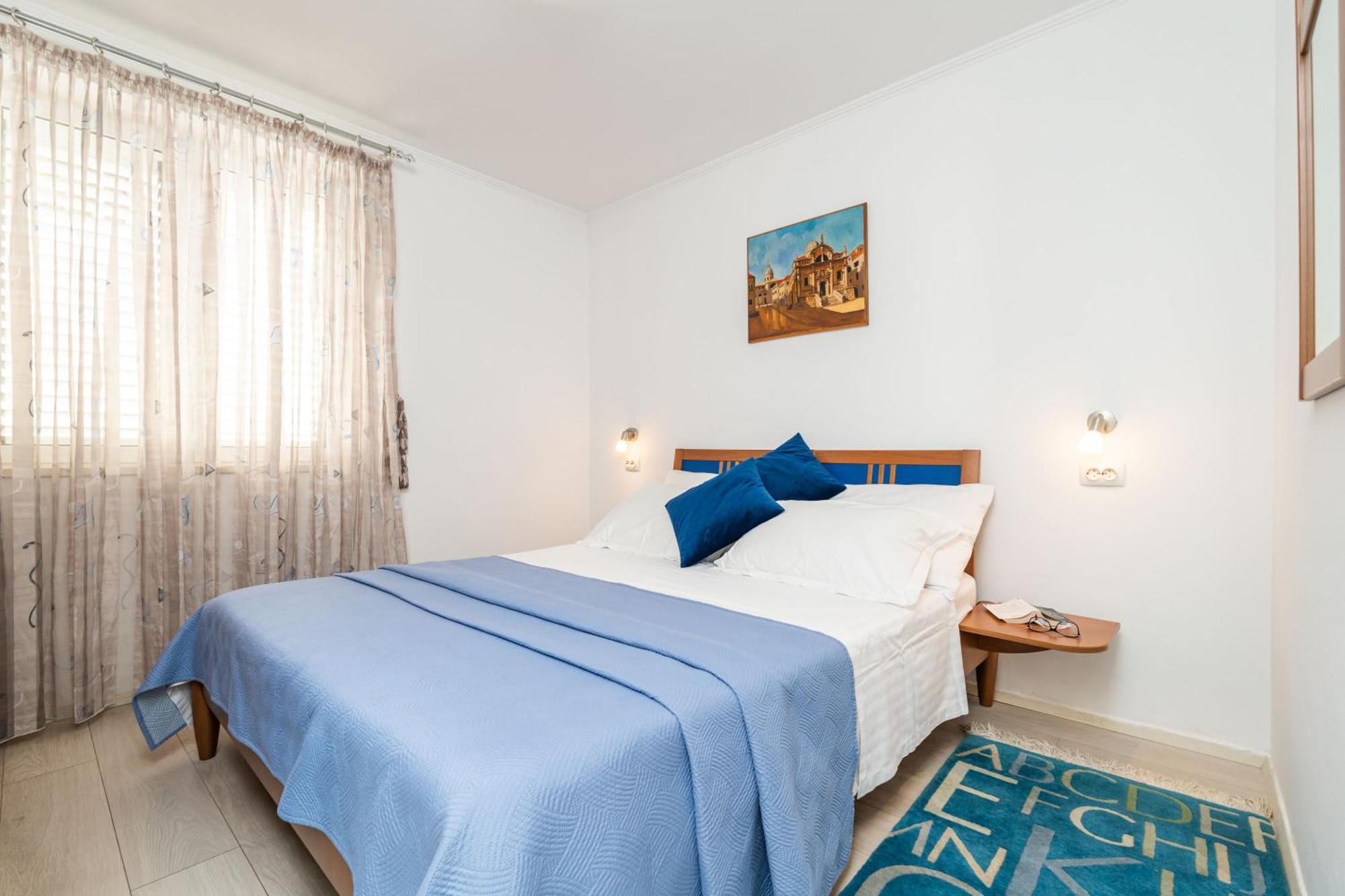 Apartments And Room Lora 3*