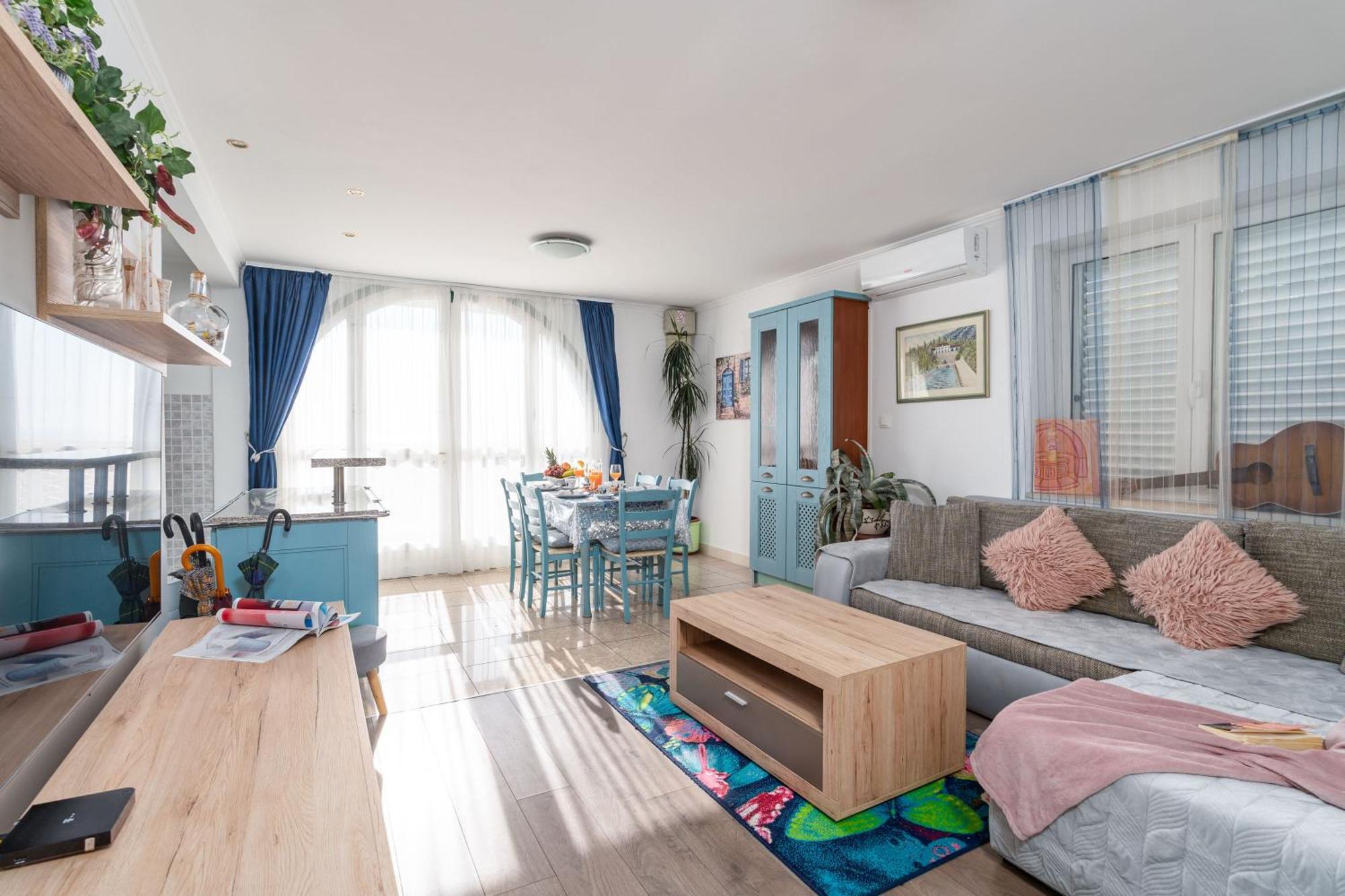 Apartments And Room Lora Guest house 3*
