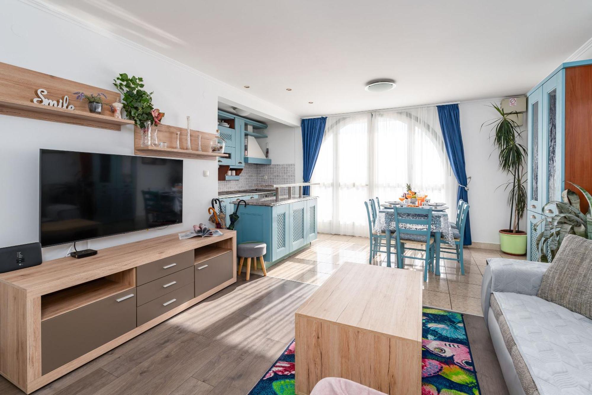 Guest house Apartments And Room Lora 3*