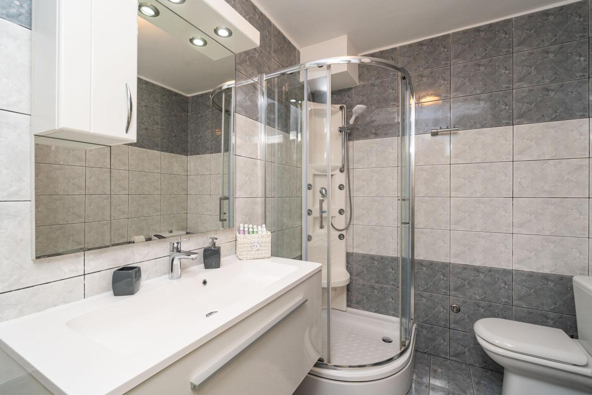 Apartments And Room Lora 3*