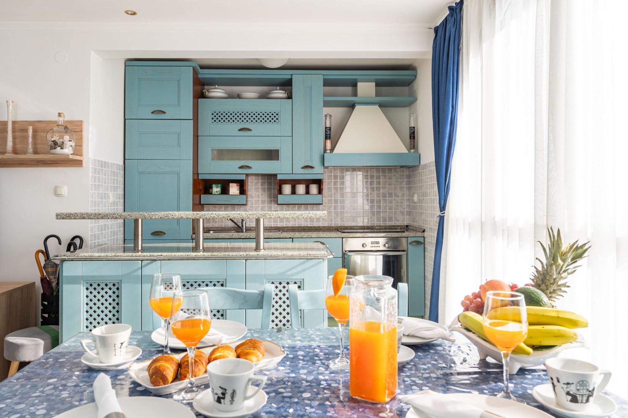 Guest house Apartments And Room Lora 3*
