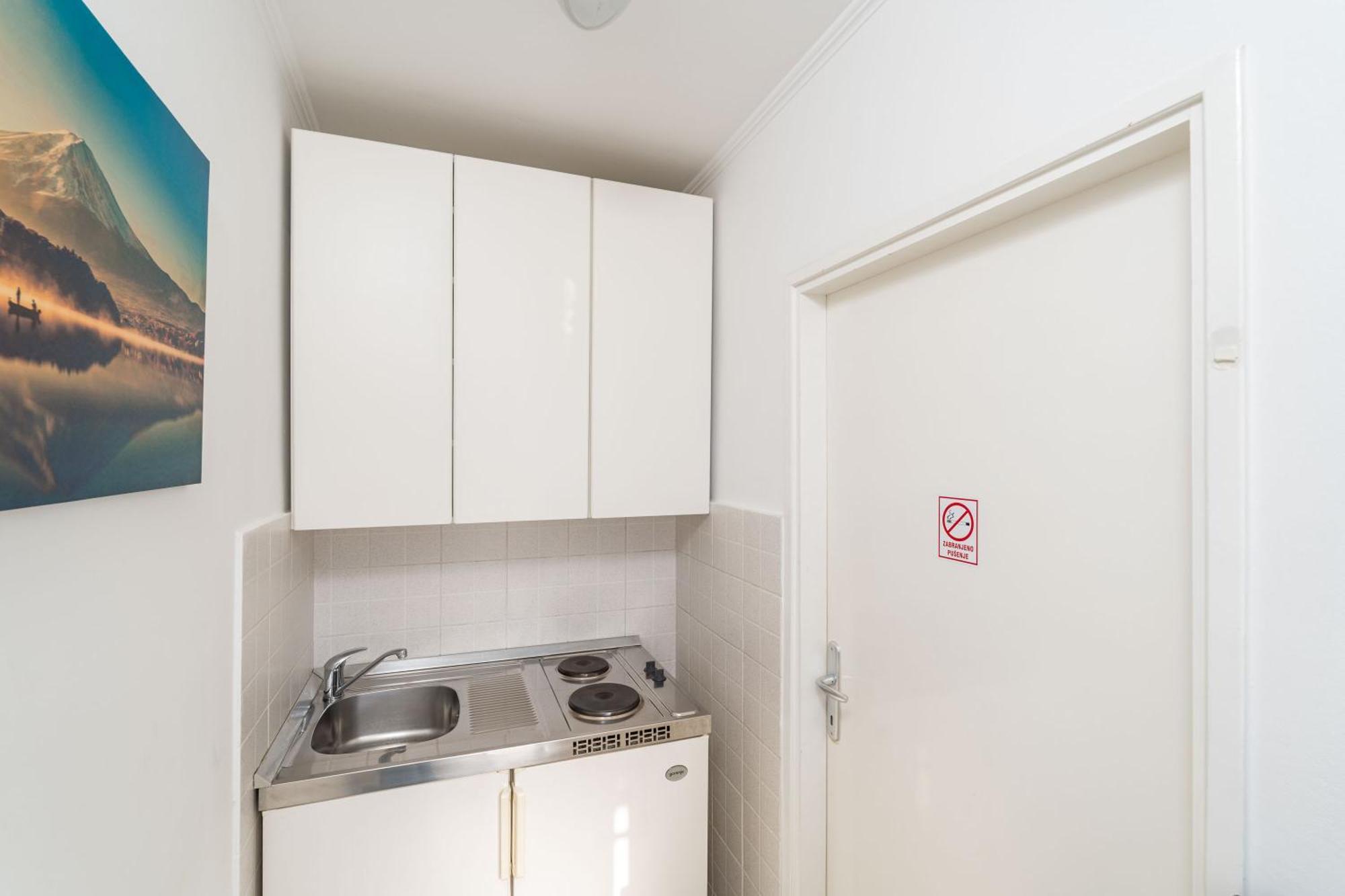 Apartments And Room Lora Guest house 3*
