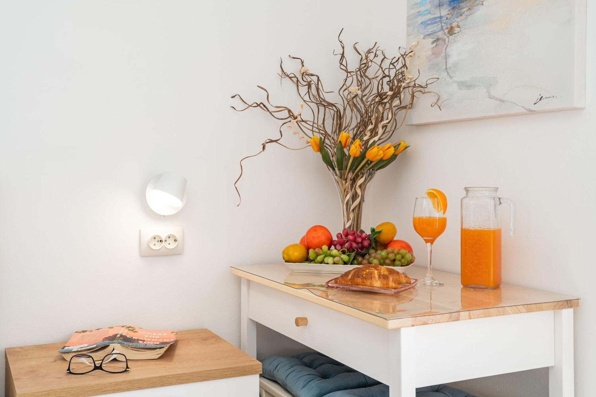 Guest house Apartments And Room Lora 3*