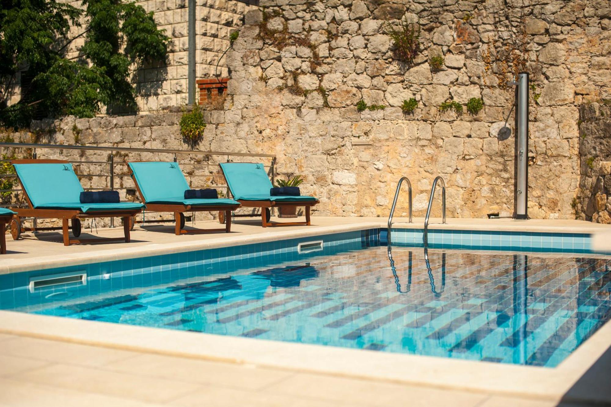 California 1 * Dubrovnik