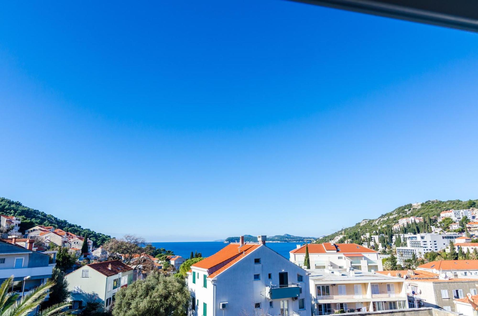 Apartamento Seaside Terrace Apartment: Beachfront Comfort With Wi-fi Dubrovnik