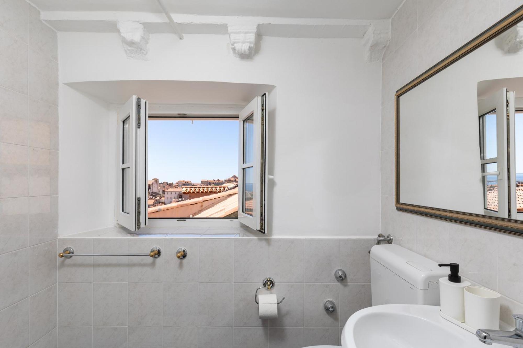 Whispering Views House Old Town *