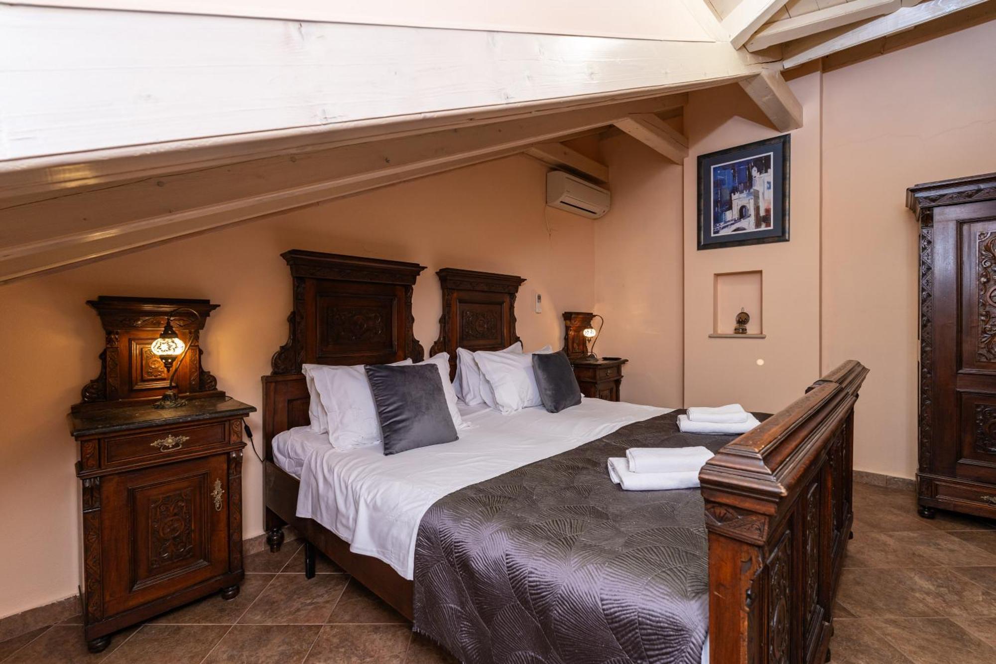 Amoret Apartment