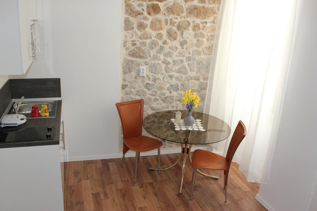 Break Apartment *