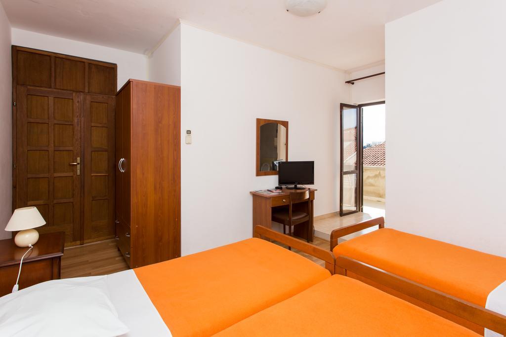 Lina Guest house