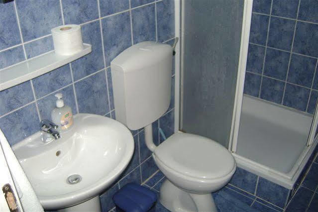Kvestic Guest house 3*