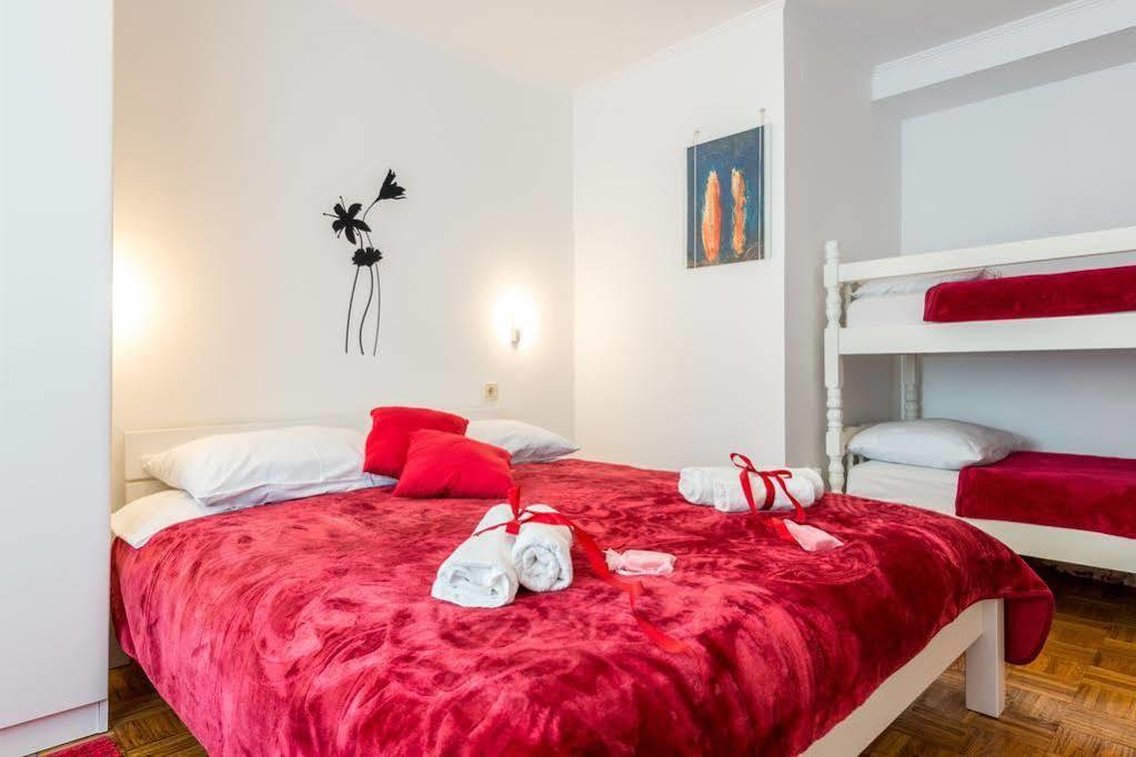 Guest house Apartments And Room Lora