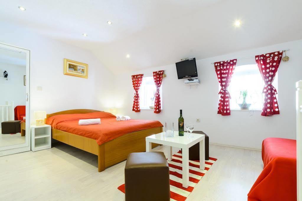 Guest house Bobo 3*