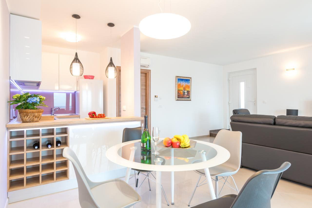 Ella Deluxe Apartment