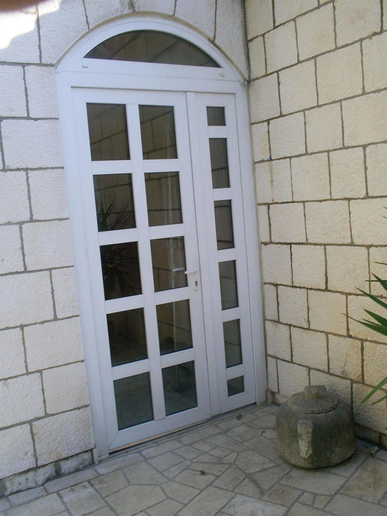 House With Garden *