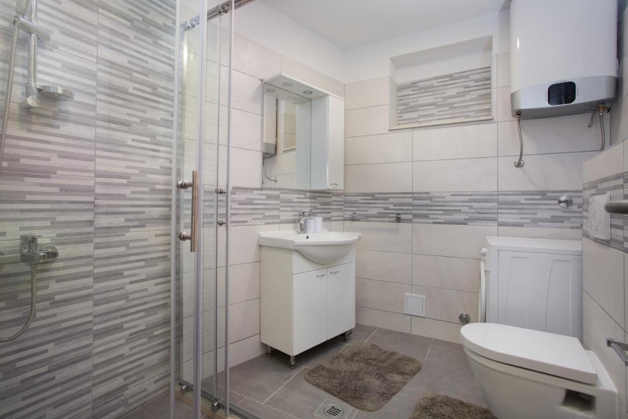 Serious Job Apartment *