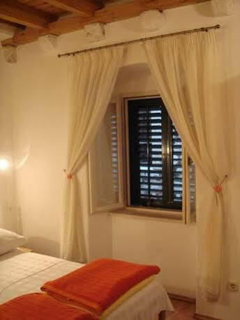Angelus Apartment