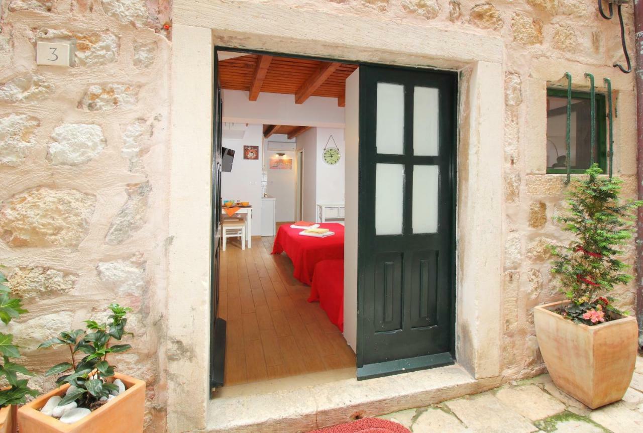 Angelus Apartment