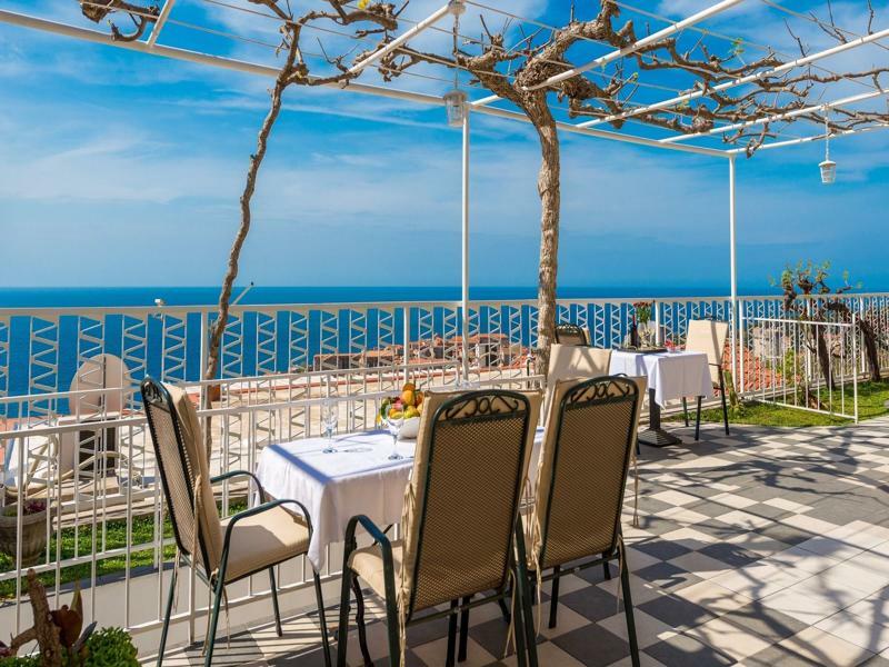 Apartments And Room Lora 3*