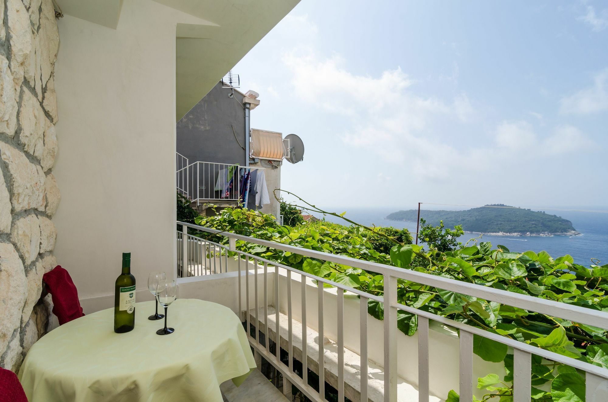 Apartments And Room Lora Guest house