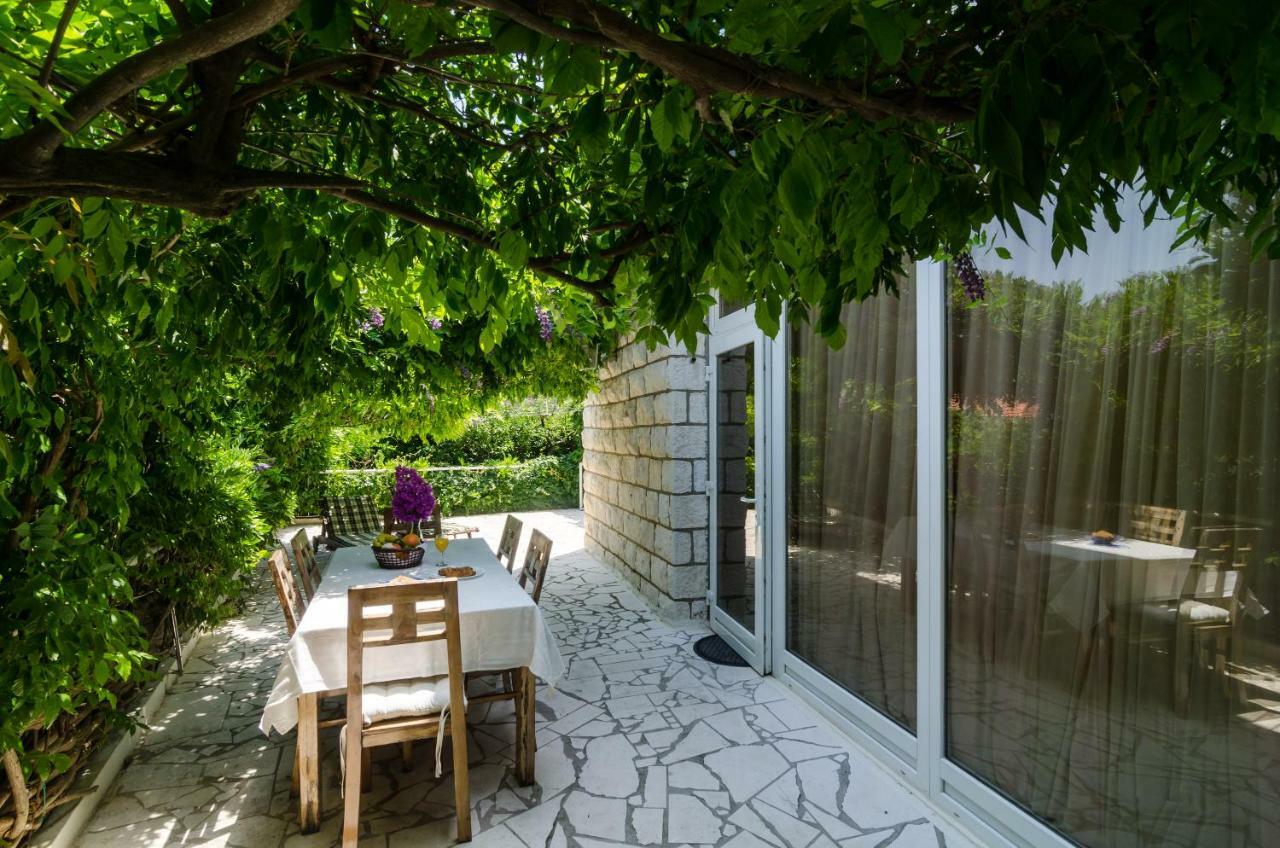 Wisteria Apartment