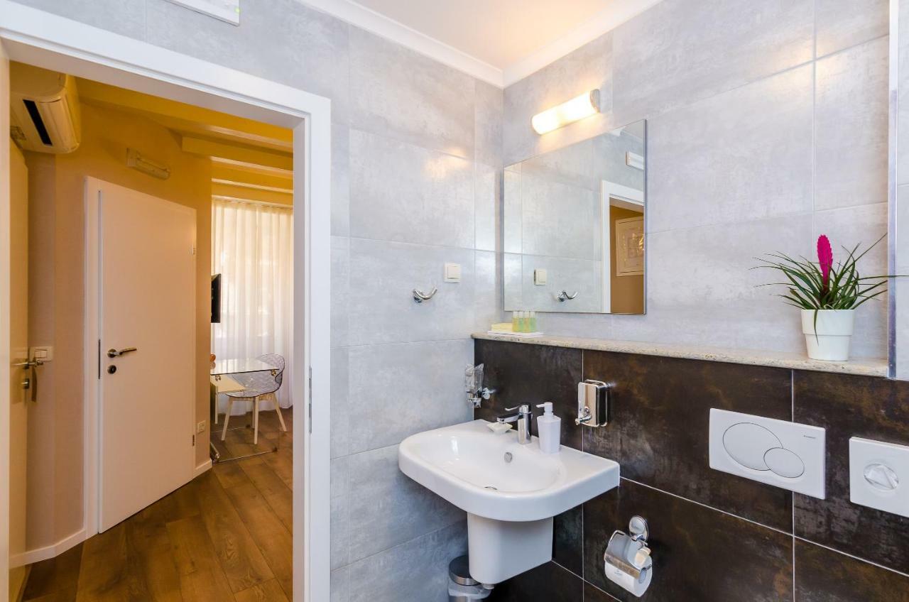Apartment Flores