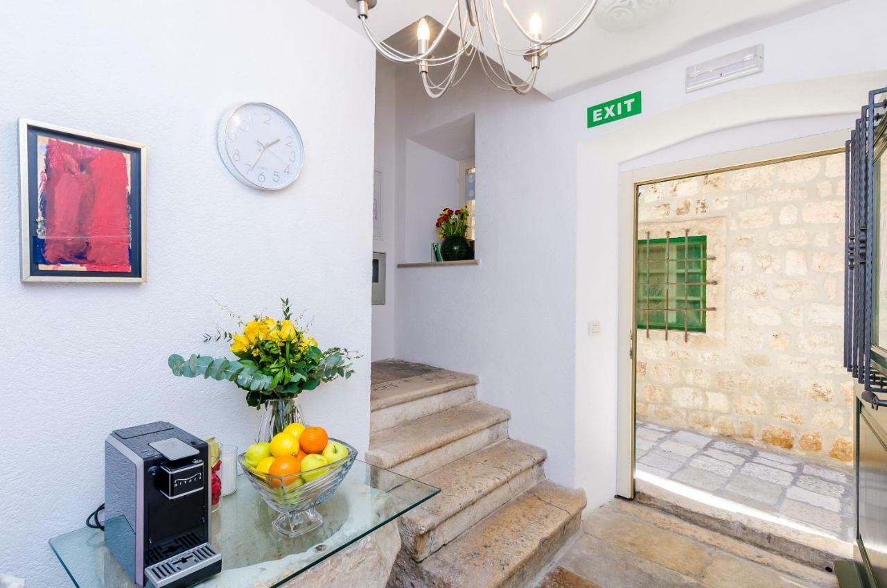Flores Apartment *