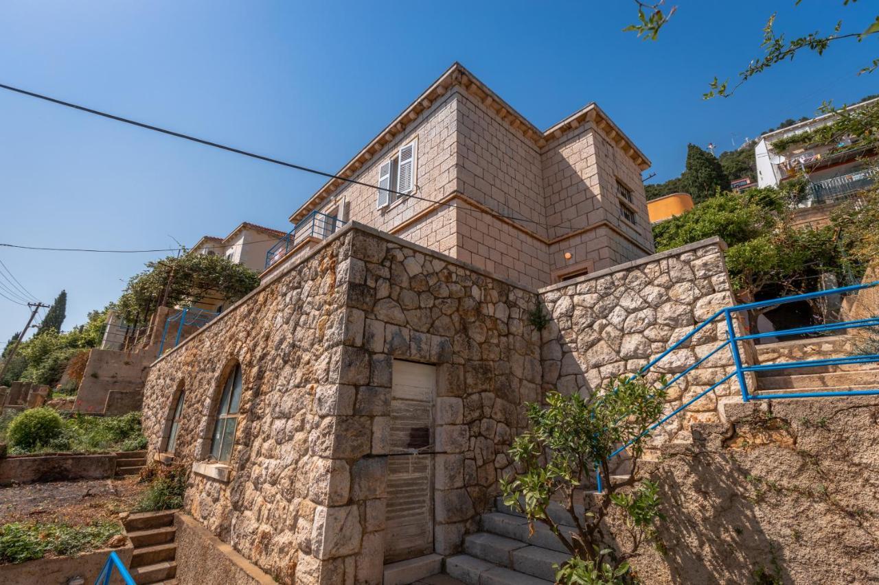 Mika Guest house